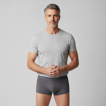 Homme portant le boxer absorbant Sérényl Gris